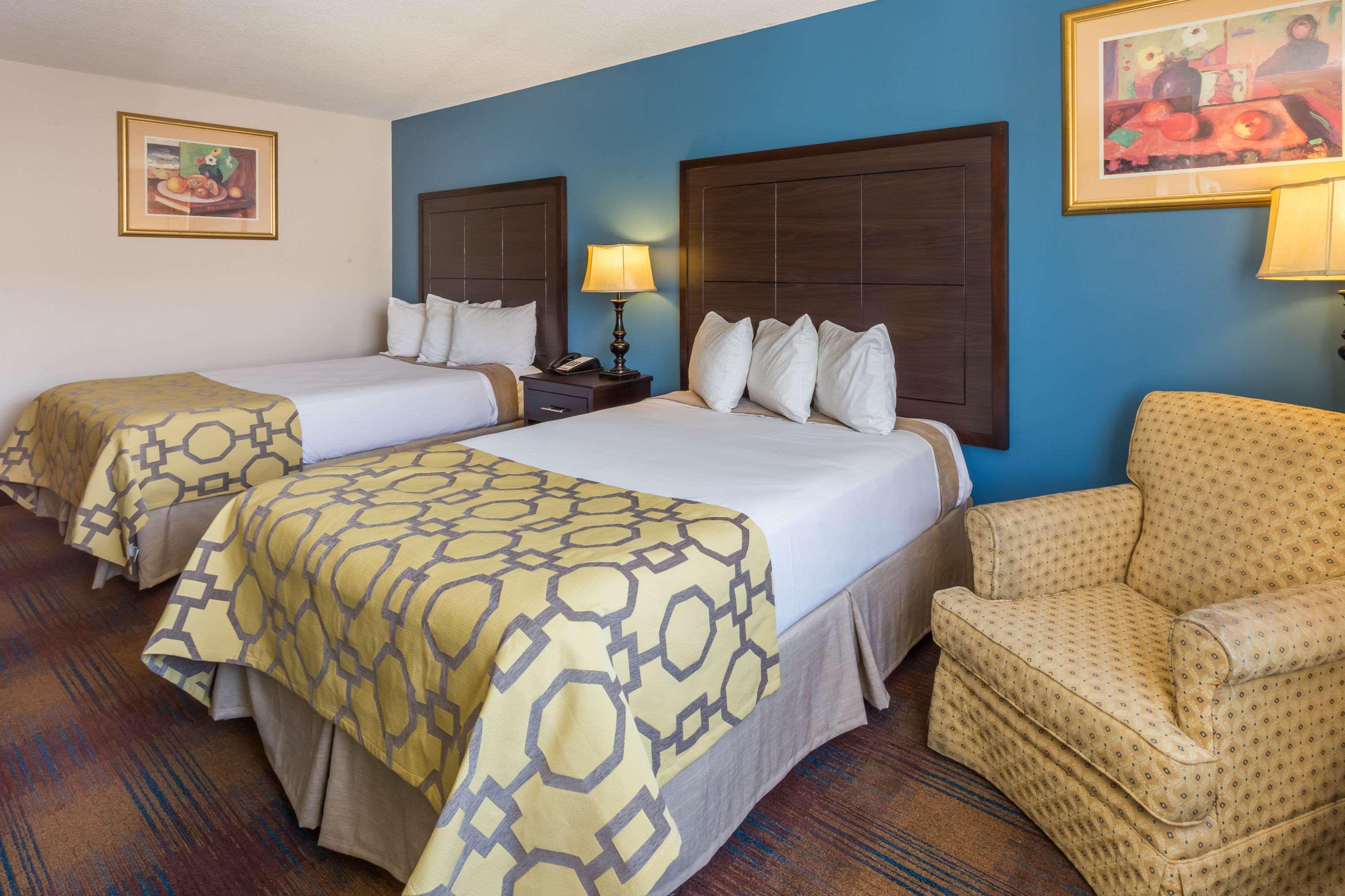 Baymont By Wyndham Anderson Hotel Екстериор снимка