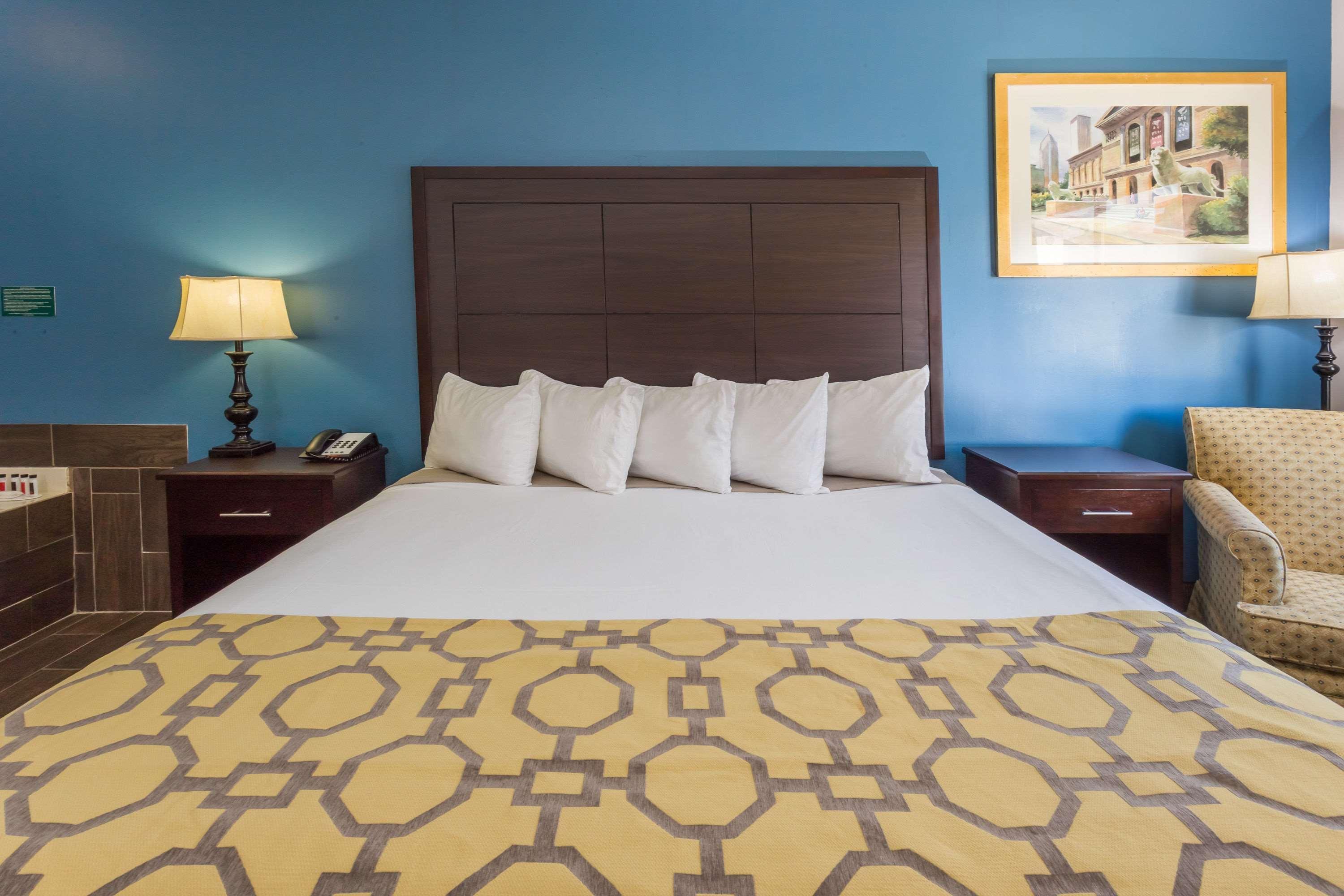 Baymont By Wyndham Anderson Hotel Екстериор снимка